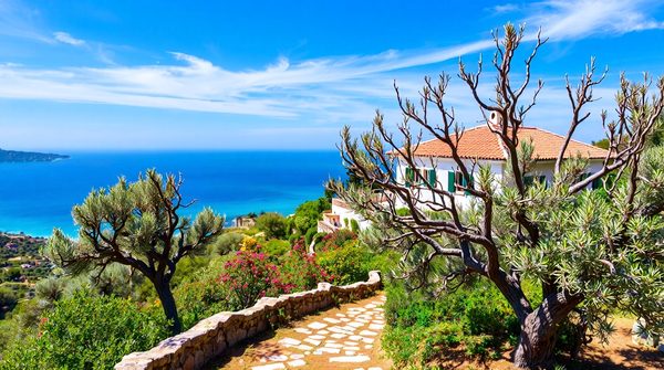 Trouver une villa à louer en Corse du Sud : l'excellence au service de vos vacances